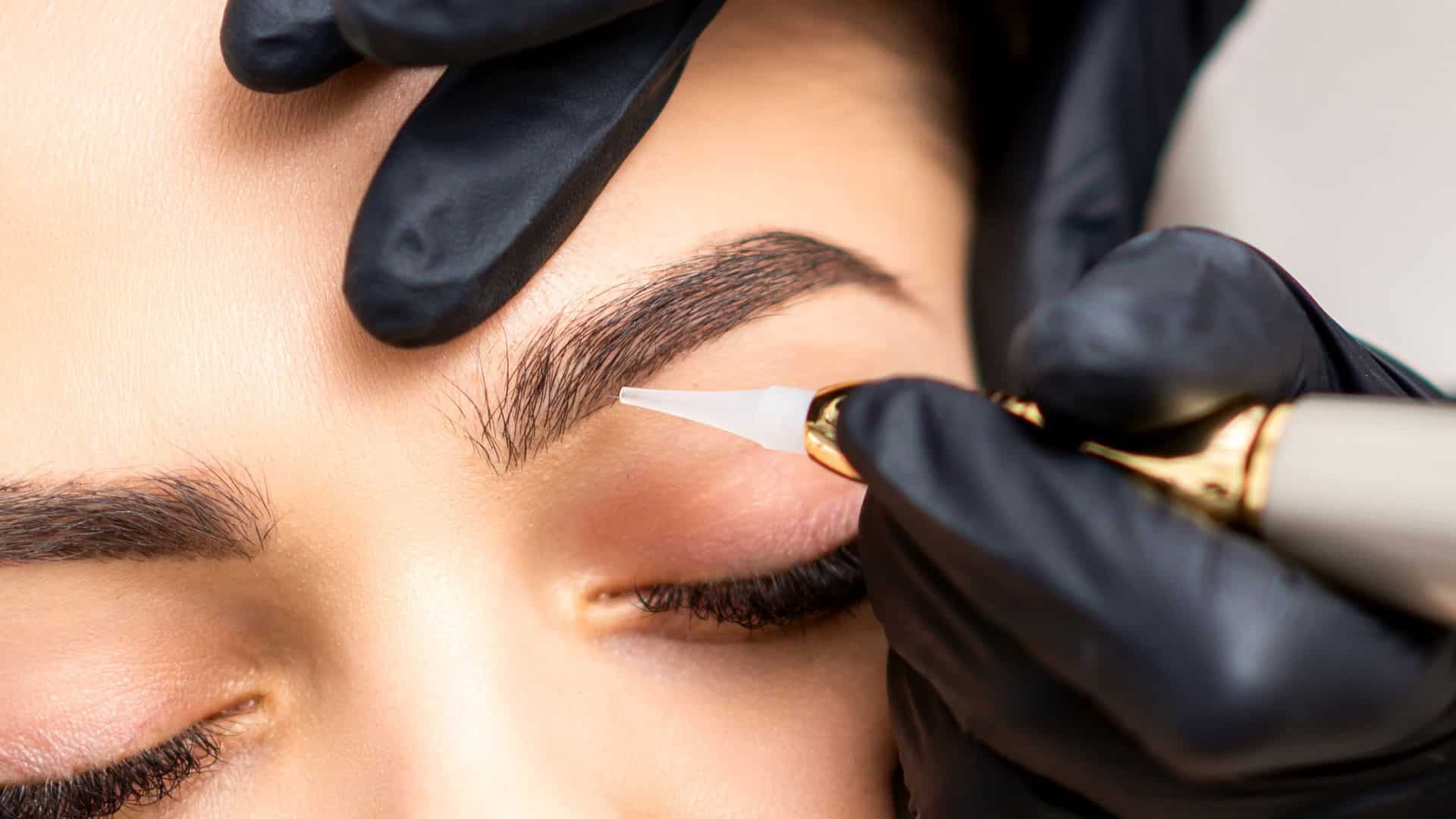 Tökéletes szemöldök tetoválás az Apollon Beauty kozmetikában