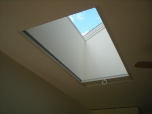 A Velux tetőablakra külső hővédő roló kiváló
